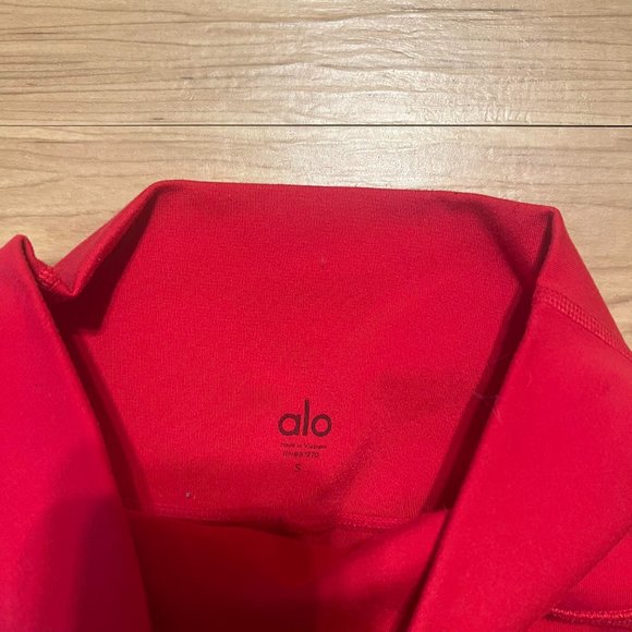 ALO Yoga Red Leggings with Sleek Fit and Stretch Fabric - Picture 2 of 7